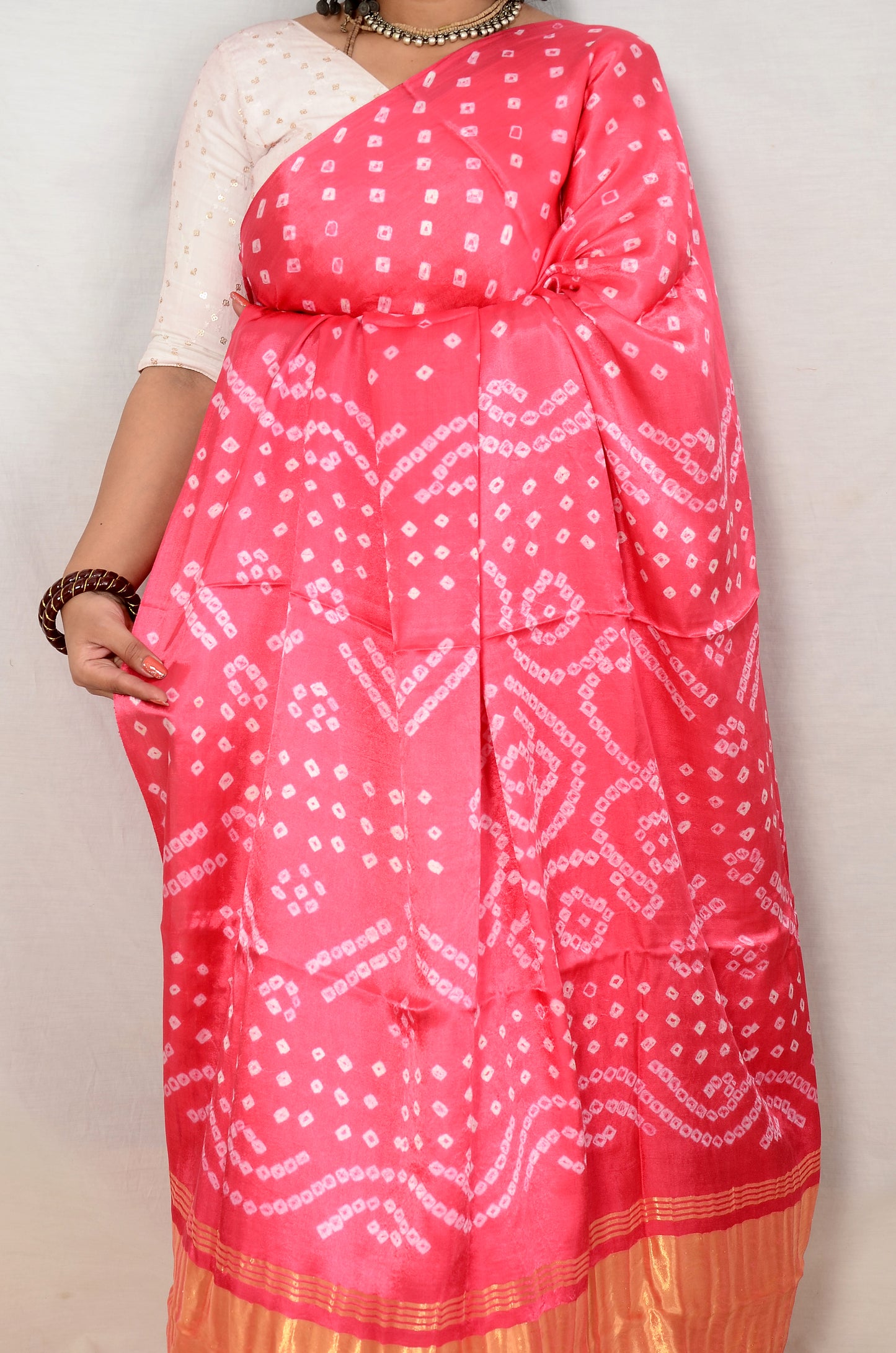 “Lightweight Luxury – Hand-Tied Pink Bandhani with Japan Zari”