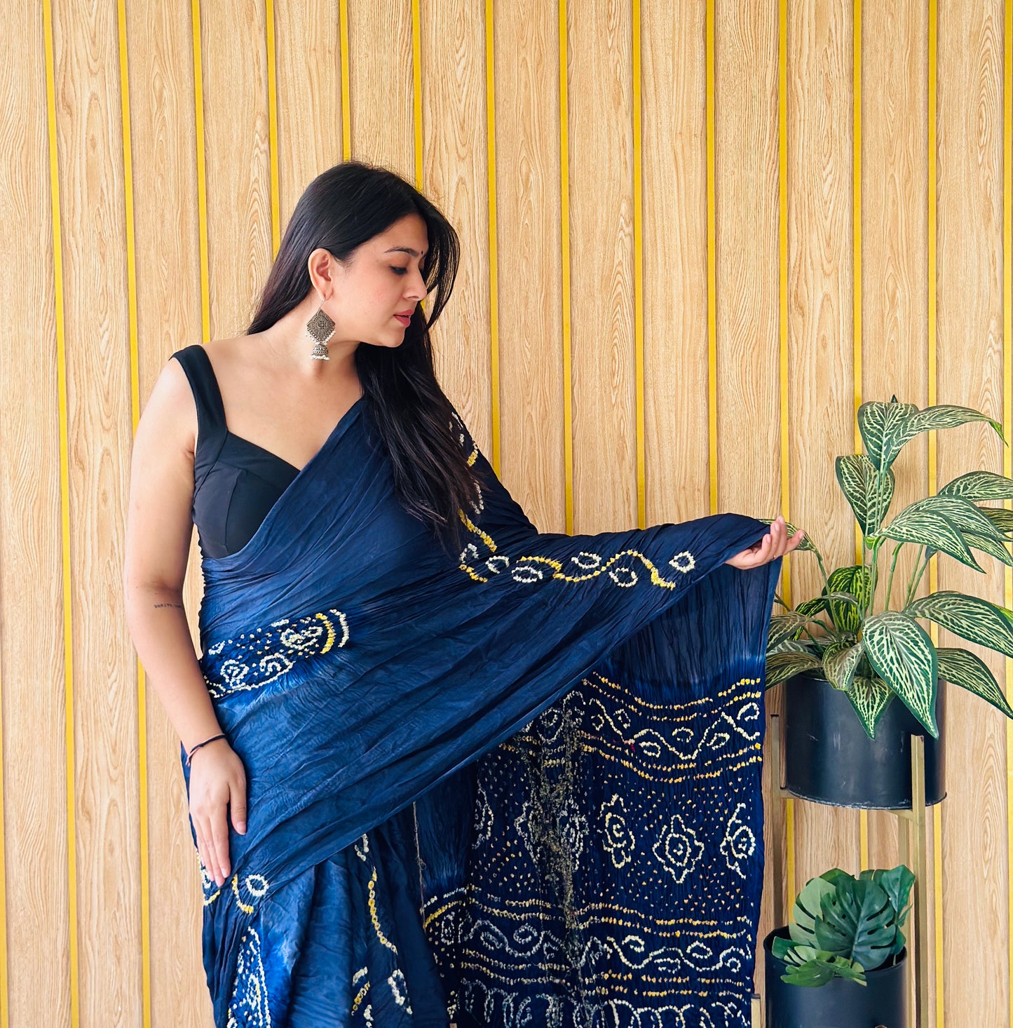 kasumbo navy blue and dark blue bandhani saree