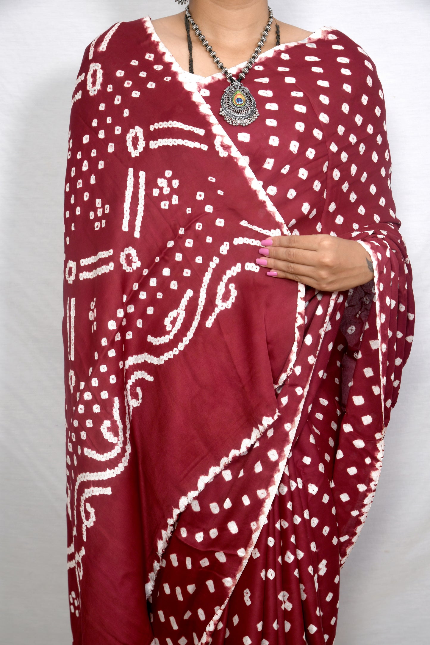Enchanting Weaves Maroon bandhani saree