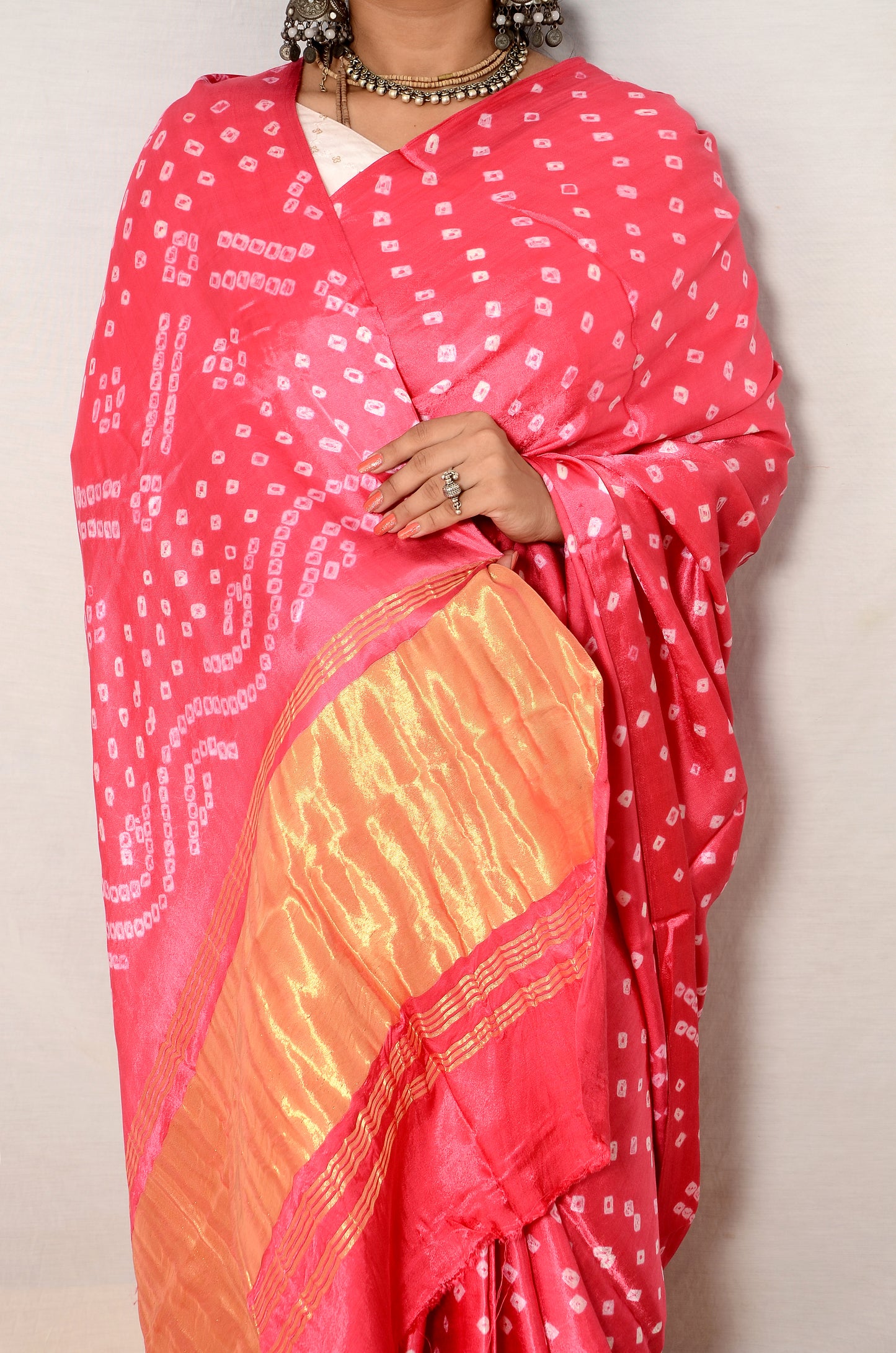 “Lightweight Luxury – Hand-Tied Pink Bandhani with Japan Zari”