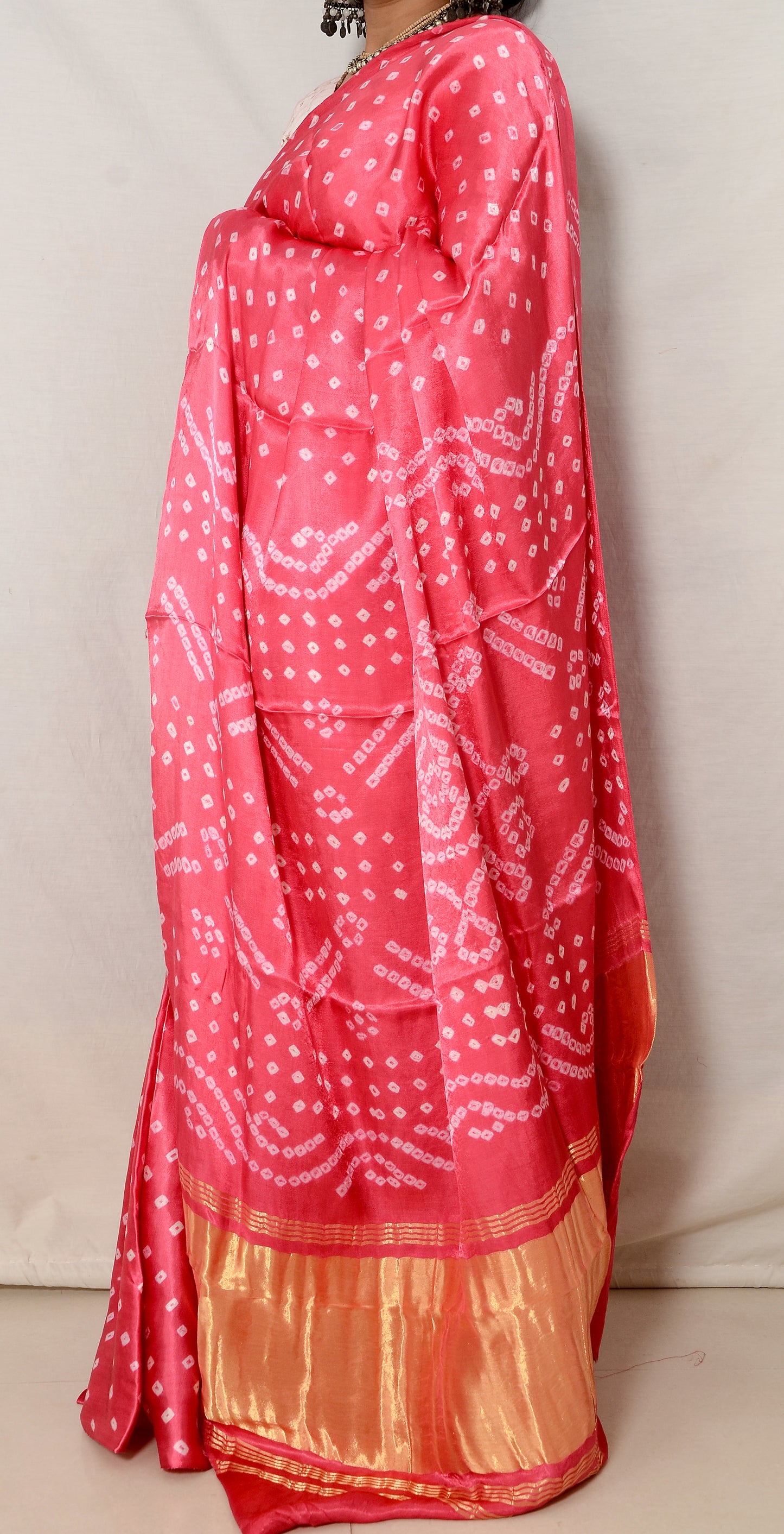 “Lightweight Luxury – Hand-Tied Pink Bandhani with Japan Zari”