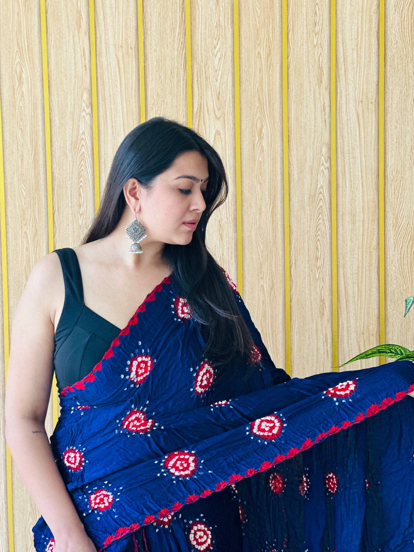 Traditional Gulti Bandhani Saree – Blue with Red Accent