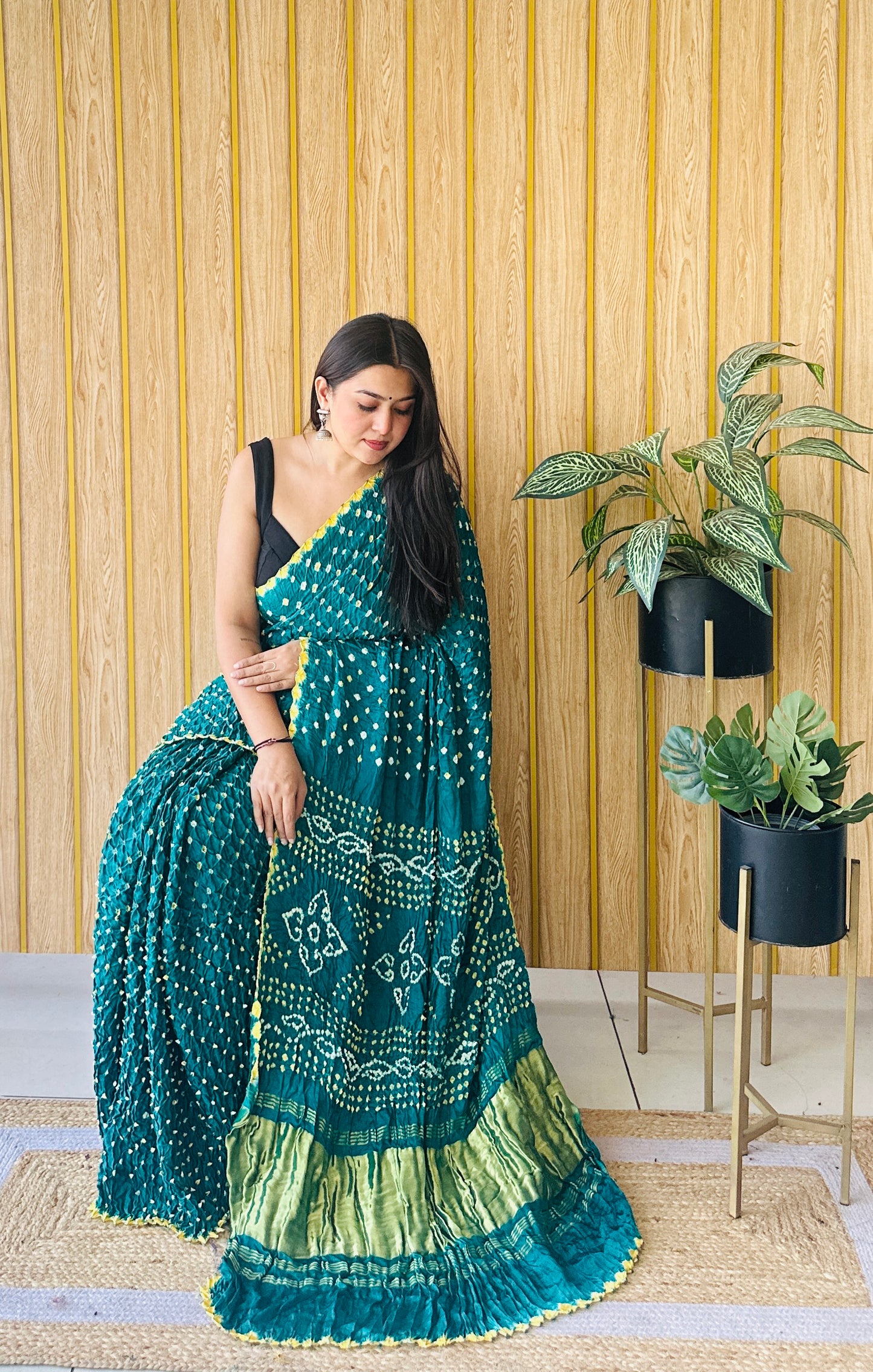 minimal majesty rama bandhani saree