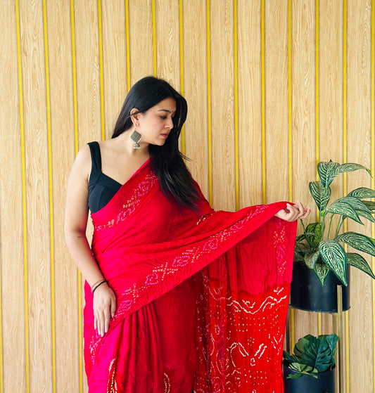 kasumbo red and pink bandhani saree