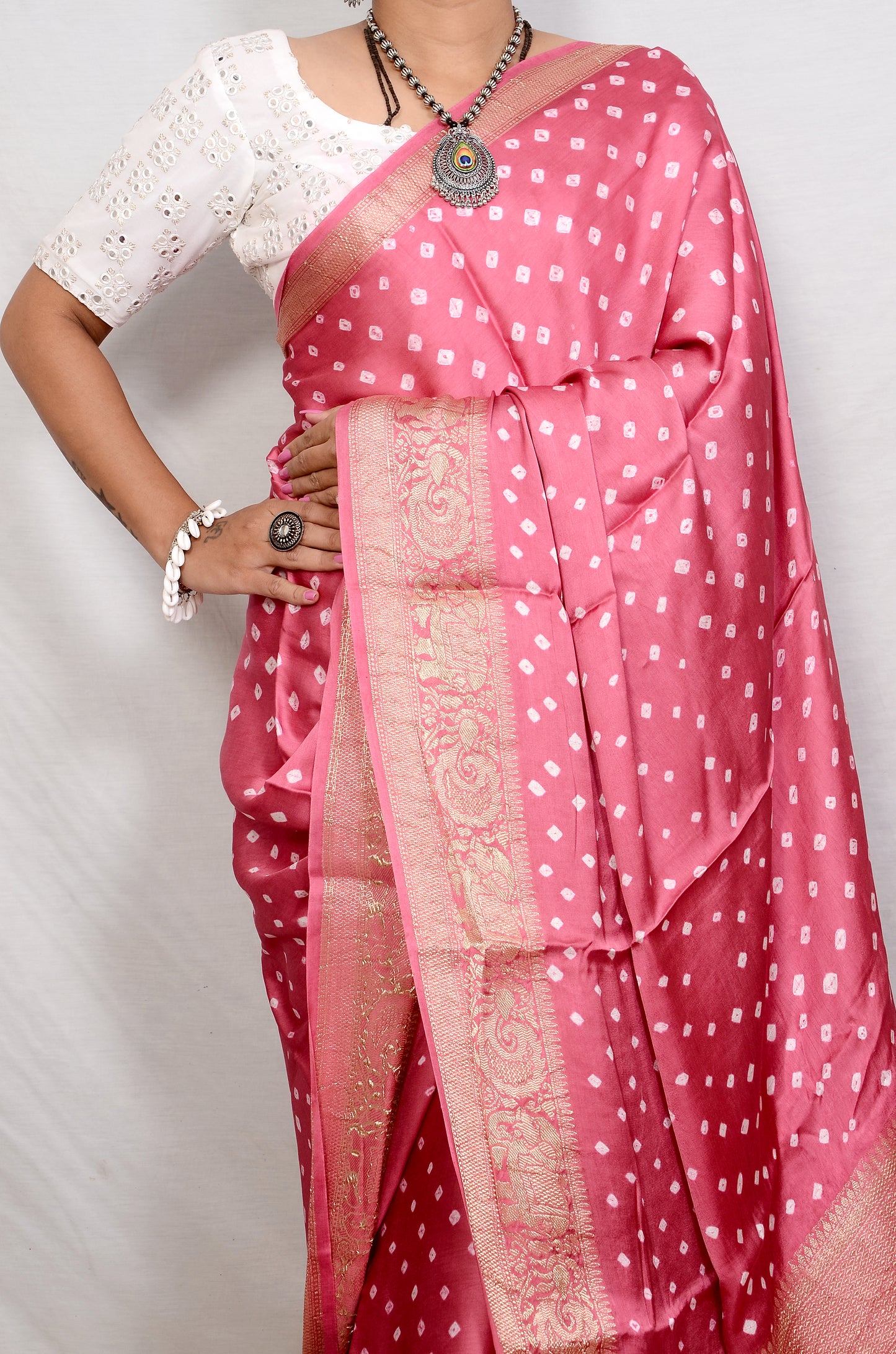 Enchanting Weaves Pink bandhani Saree