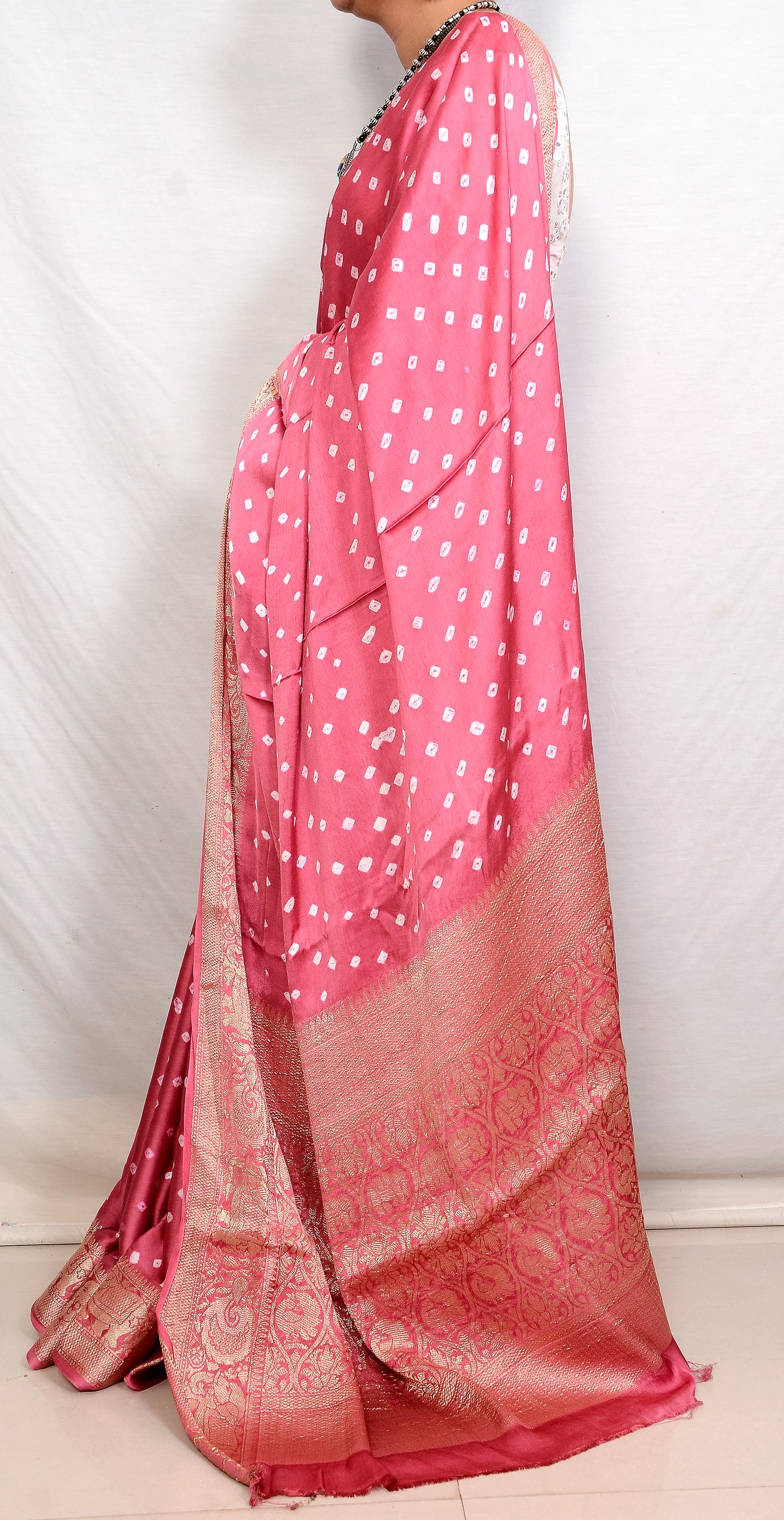 Enchanting Weaves Pink bandhani Saree