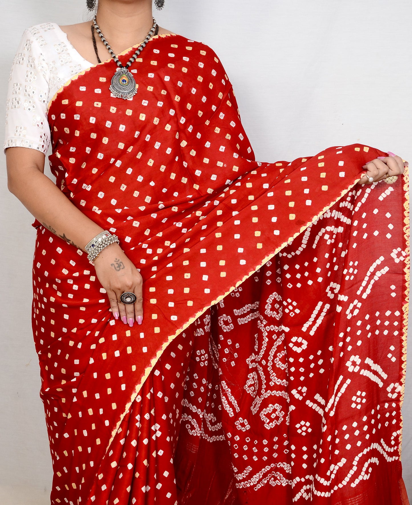 Red dani saree with edges