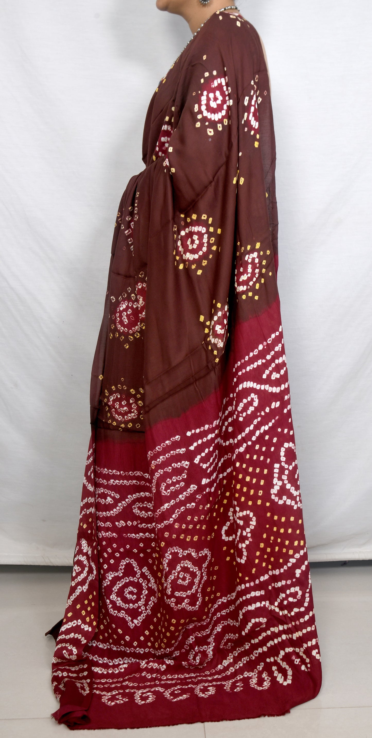Aangan Leher – Brown Maroon Hand-Tied Bandhani Saree