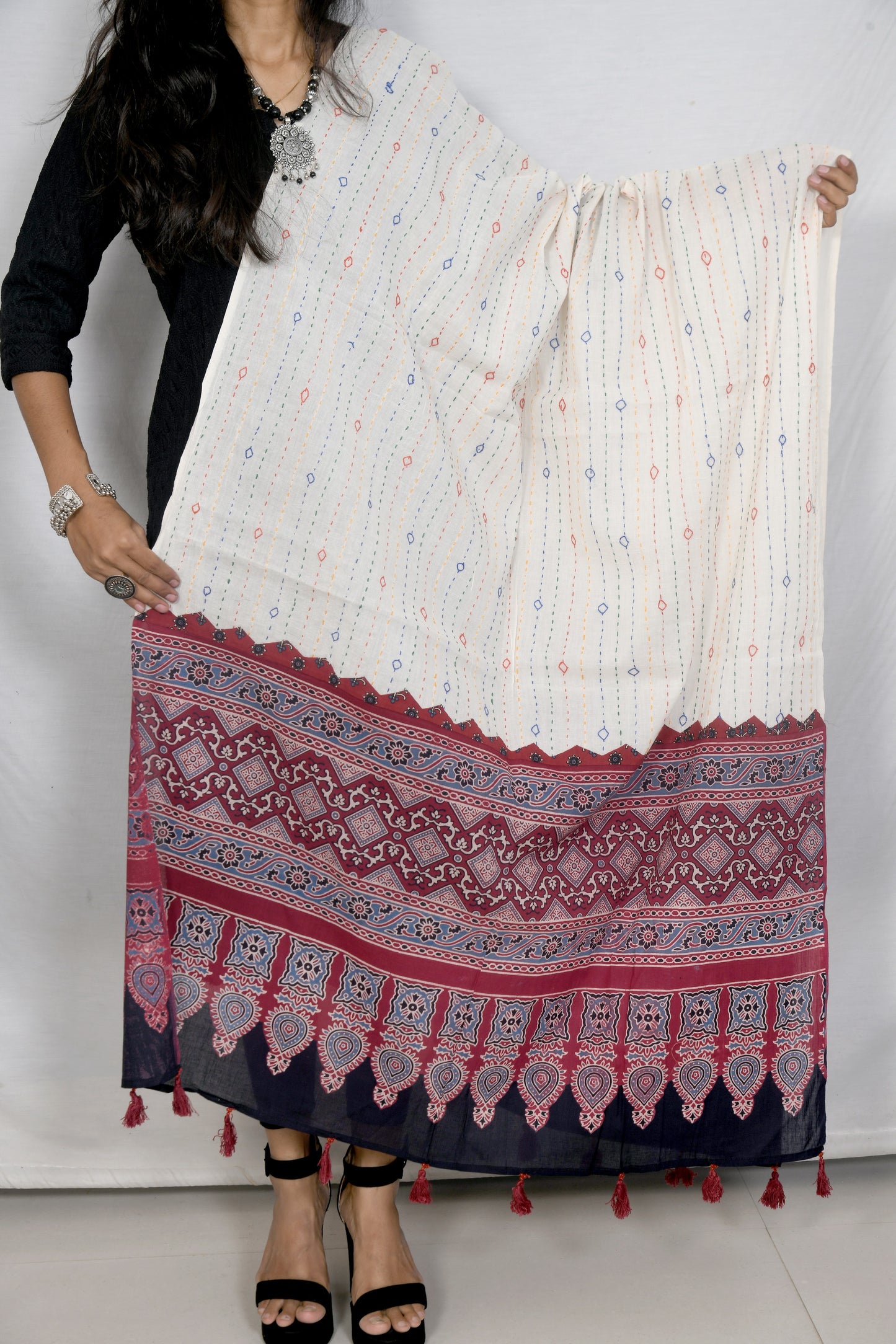 Regal wrap Ajarakh white and maroon cotton dupatta