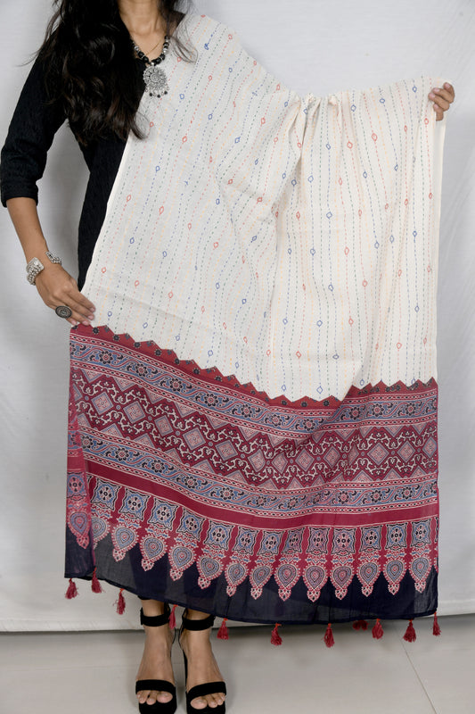Regal wrap Ajarakh white and maroon cotton dupatta