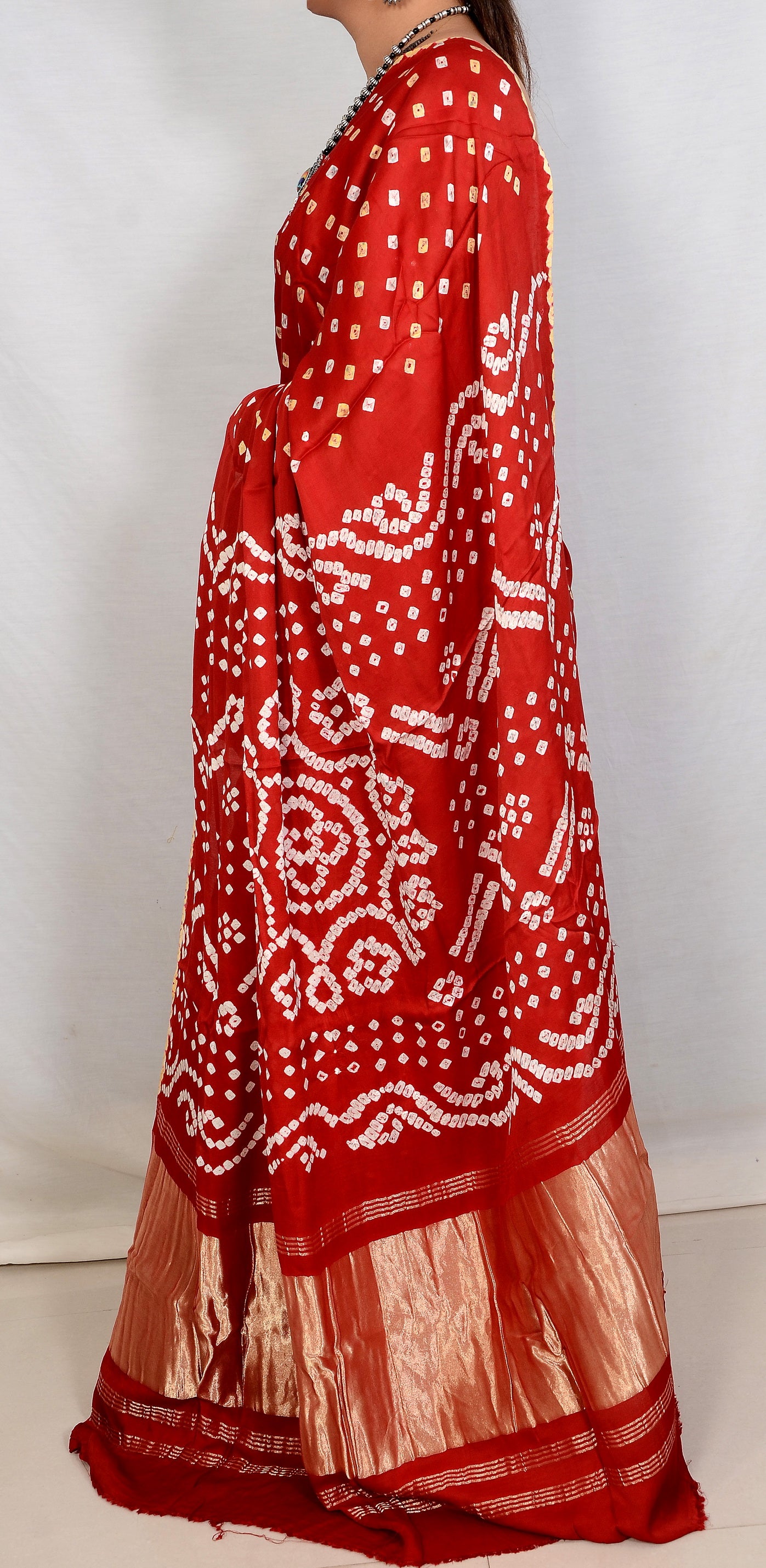 Red dani saree with edges