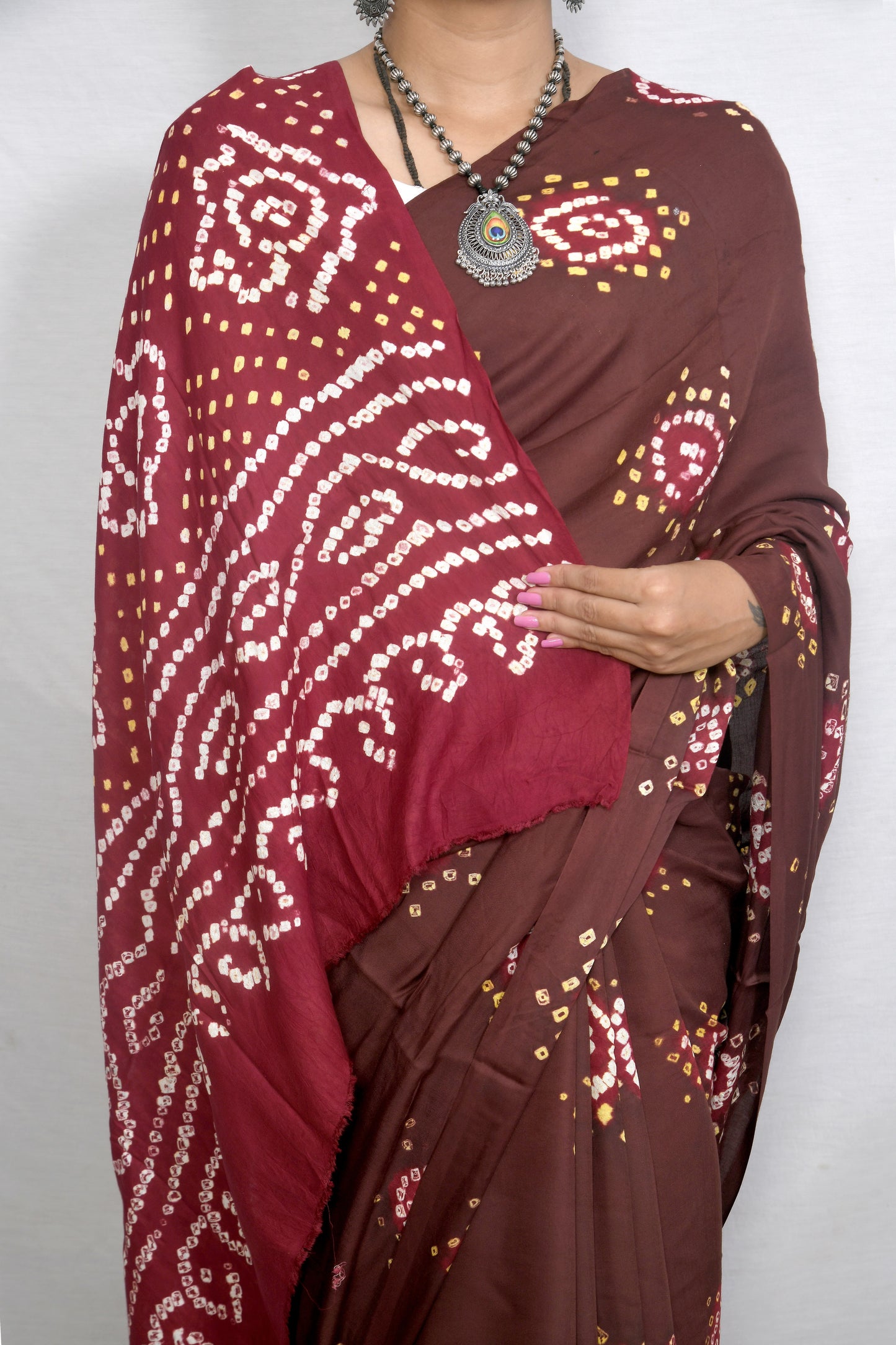 Aangan Leher – Brown Maroon Hand-Tied Bandhani Saree
